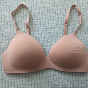 LOVE by GAP 36C Wireless T Shirt Bra nude/beige color